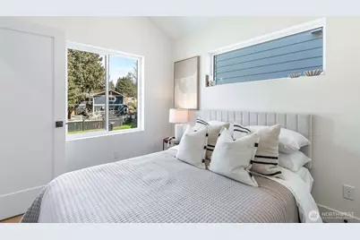 11013 Goodwin Way NE, Seattle, WA 98125 - Photo 15