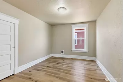 1621 W Knox Avenue, Spokane, WA 99205 - Photo 13