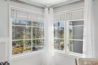 3919 Midvale Avenue N, Seattle, WA 98103 - Photo 11