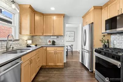 3919 Midvale Avenue N, Seattle, WA 98103 - Photo 17