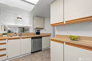 500 W Roy St, Seattle, WA 98119 - Photo 9