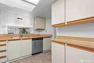 500 W Roy St, Seattle, WA 98119 - Photo 11