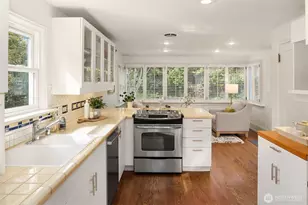 4340 NE 56th St, Seattle, WA 98105 - Photo 17