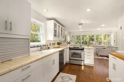 4340 NE 56th Street, Seattle, WA 98105 - Photo 11