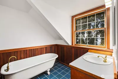 905 S 270th Street, Des Moines, WA 98198 - Photo 11