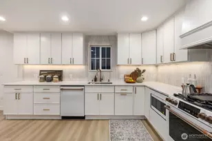 306 NW 45th St, Seattle, WA 98107 - Photo 13