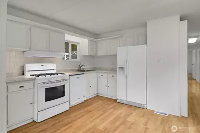 18425 NE 95th St #113, Redmond, WA 98052 - Photo 9