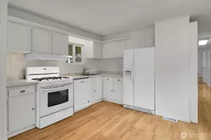 18425 NE 95th St, Redmond, WA 98052 - Photo 9