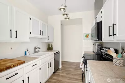 2117 N 107th Street #402, Seattle, WA 98133 - Photo 9