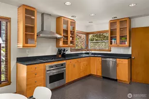 1821 N 47th St, Seattle, WA 98103 - Photo 3