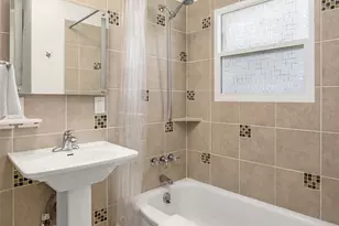 1821 N 47th St, Seattle, WA 98103 - Photo 15