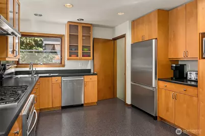 1821 N 47th Street, Seattle, WA 98103 - Photo 7