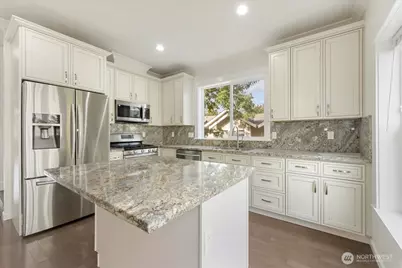 12722 35th Ave  House D NE, Seattle, WA 98125 - Photo 11