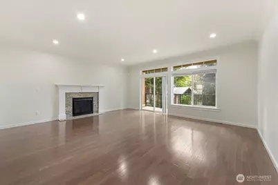 12722 35th Ave  House D NE, Seattle, WA 98125 - Photo 19