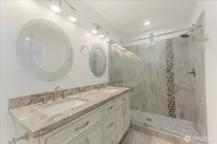 12722 35th Ave House D NE, Seattle, WA 98125 - Photo 31