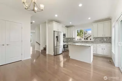 12722 35th Ave  House D NE, Seattle, WA 98125 - Photo 9