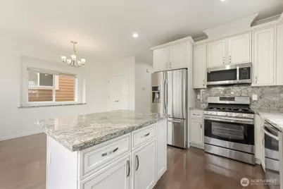 12722 35th Ave  House D NE, Seattle, WA 98125 - Photo 13