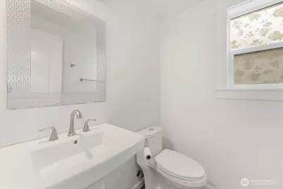12722 35th Ave  House D NE, Seattle, WA 98125 - Photo 17