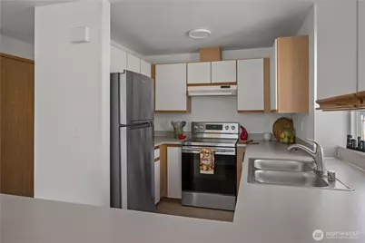 537 NE Ellis Way #B201, Oak Harbor, WA 98277 - Photo 5