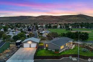 403 Hilltop Dr, Ephrata, WA 98823 - Photo 1