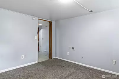 11653 Glendale Way S, Seattle, WA 98168 - Photo 29