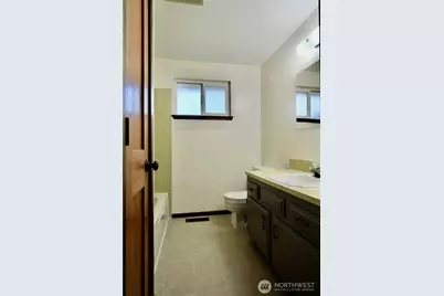 1305 Hollis Street, Bremerton, WA 98310 - Photo 9