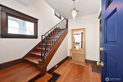 318 18th Avenue E, Seattle, WA 98112 - Photo 3