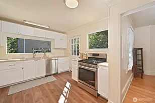 318 18th Ave E, Seattle, WA 98112 - Photo 9