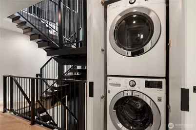 755 Hayes Street, Seattle, WA 98109 - Photo 23