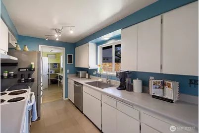 8554 NE 137th Pl, Kirkland, WA 98034 - Photo 11