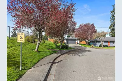 4926 Forest Drive, Everett, WA 98203 - Photo 5