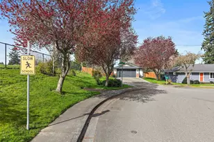 4926 Forest Dr, Everett, WA 98203 - Photo 5