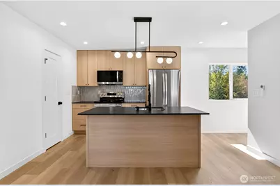 14321 Interlake Avenue N #B, Seattle, WA 98133 - Photo 5