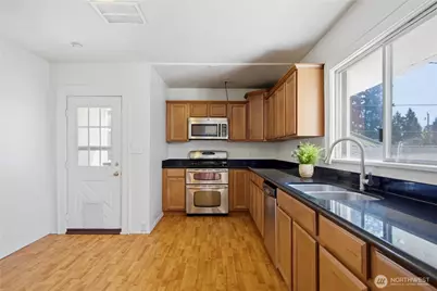 116 NE 133rd Street, Seattle, WA 98125 - Photo 9