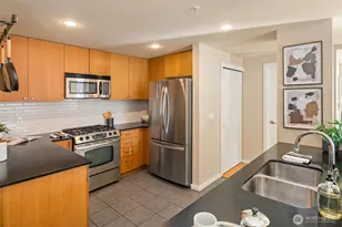 76 Cedar St, Seattle, WA 98121 - Photo 7