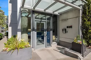 76 Cedar St, Seattle, WA 98121 - Photo 3