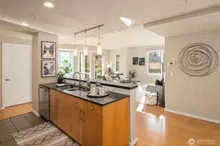 76 Cedar St, Seattle, WA 98121 - Photo 5