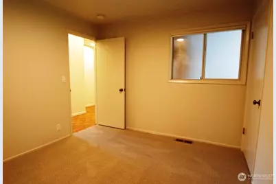 930 130th Avenue NE, Bellevue, WA 98005 - Photo 21