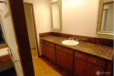 930 130th Avenue NE, Bellevue, WA 98005 - Photo 17