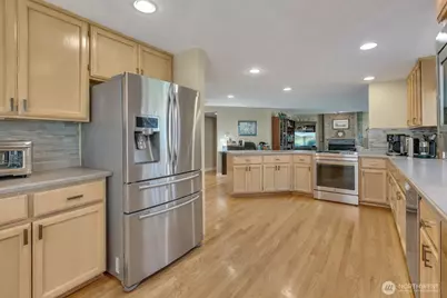 12446 NE 162nd Street, Woodinville, WA 98072 - Photo 11