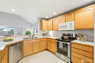 8913 1st Pl SE, Lake Stevens, WA 98258 - Photo 5