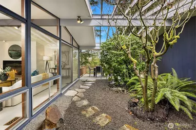 3905 96th Avenue SE, Mercer Island, WA 98040 - Photo 3