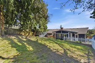 2098 NE Sunrise Dr, Bremerton, WA 98310 - Photo 19