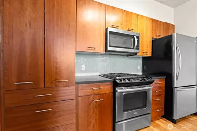 2960 Eastlake Avenue E #111, Seattle, WA 98102 - Photo 9