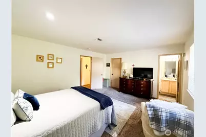 4504 67th Avenue W, University Place, WA 98466 - Photo 9