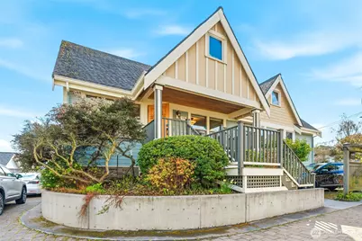 4418 Eastern Avenue N, Seattle, WA 98103 - Photo 1