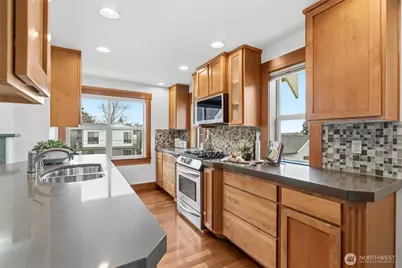 4418 Eastern Avenue N, Seattle, WA 98103 - Photo 7