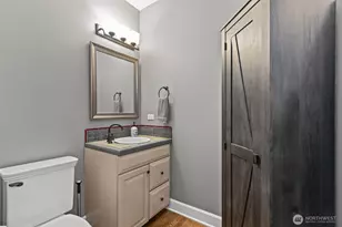 2200 11th Ave W, Seattle, WA 98119 - Photo 33