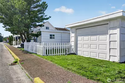 106 5th Street SE, Long Beach, WA 98631 - Photo 5