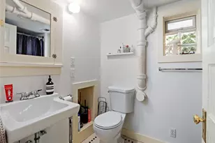 9701 Roosevelt Way NE, Seattle, WA 98115 - Photo 23